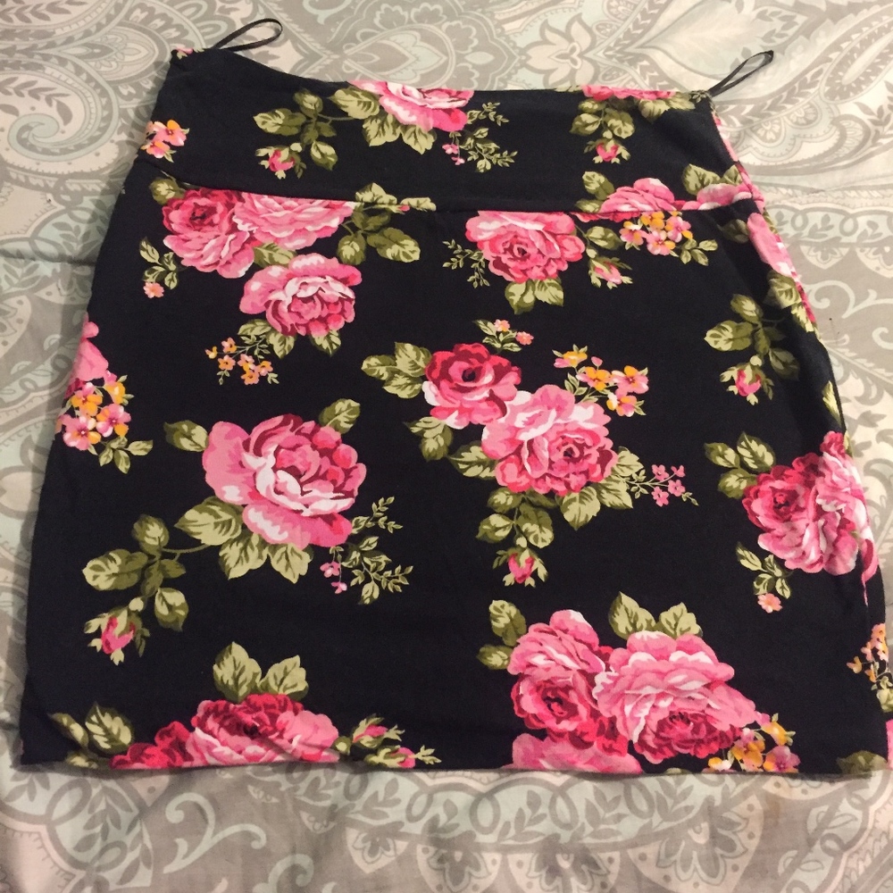 Floral mini skirt
